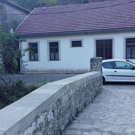 Vikendica Sarin *