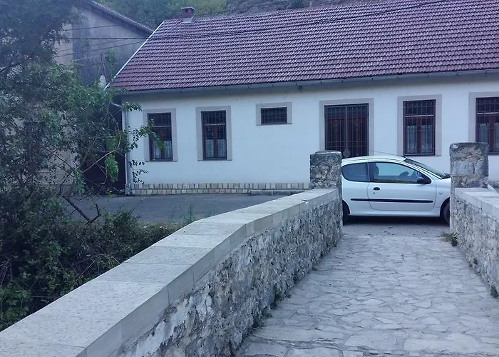 بيت للعطل Sarin *